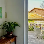 Le Clos Des Laurons فندق مبيت وإفطار نييون