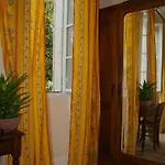 Le Clos Des Laurons فندق مبيت وإفطار نييون