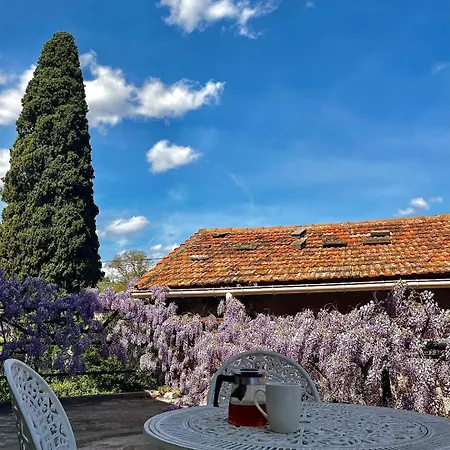 Le Clos Des Laurons Bed & Breakfast *