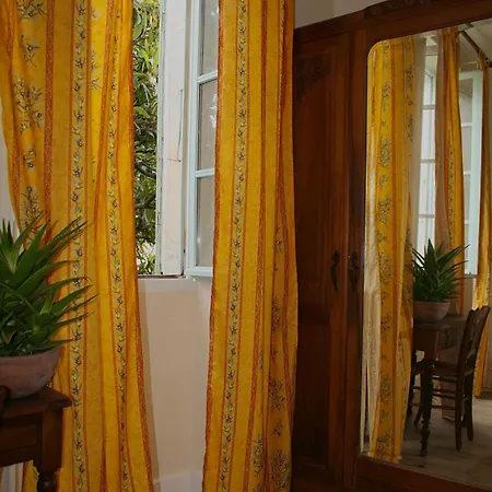 Le Clos Des Laurons Bed & Breakfast Nyons