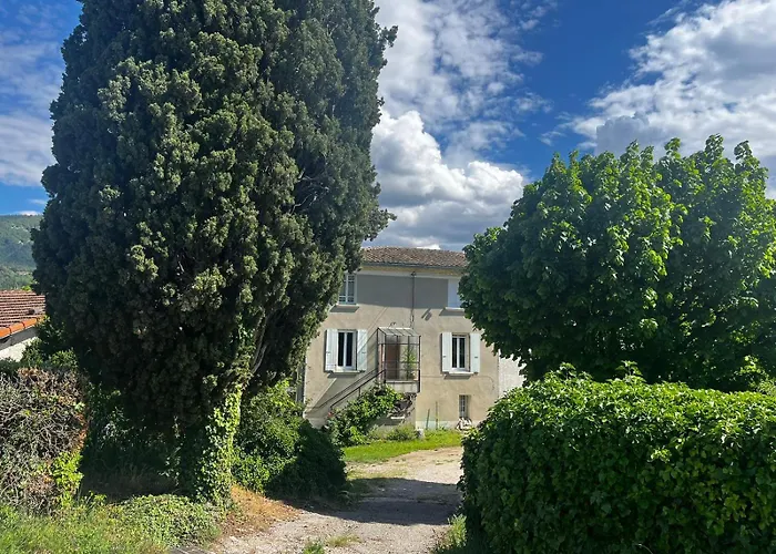 Le Clos Des Laurons فندق مبيت وإفطار